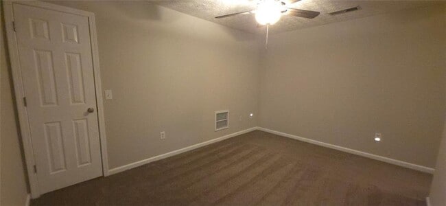 Building Photo - 252 Tara Commons Dr