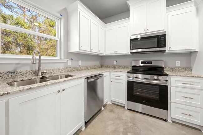 Building Photo - 18627 Greenwell Springs Rd