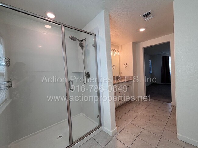 Building Photo - West Roseville - Gorgeous 3 Bed, 2.5 Bath Home - Close to Parks, Shopping, and Top Rated Schools!