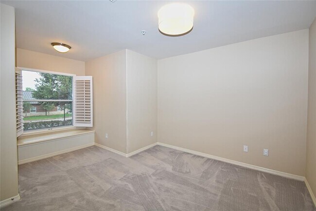 Building Photo - 4323 Lake Walk Ct