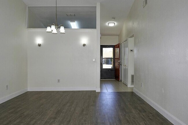 Building Photo - 1382 Hendren Dr