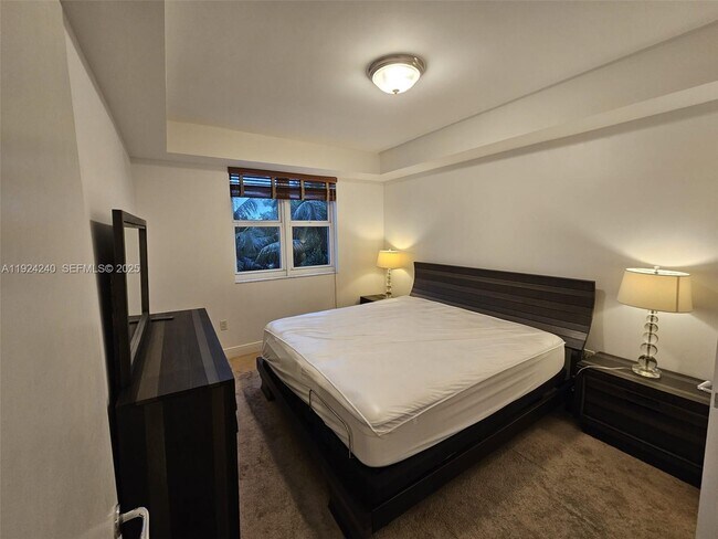 Building Photo - 20000 E Country Club Dr