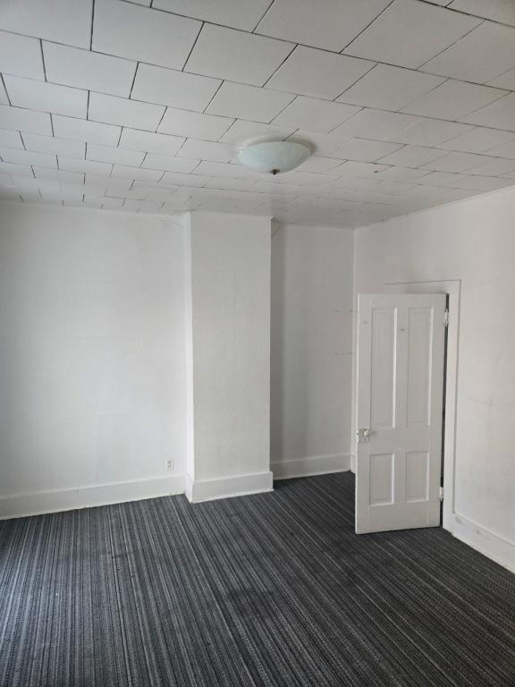 Building Photo - 538 W Broadway St