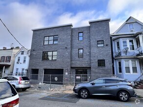 Building Photo - 135 Pearl St