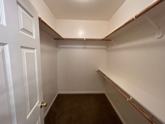 Building Photo - Beautiful 3 Bedroom/2 Bathroom + Office in...
