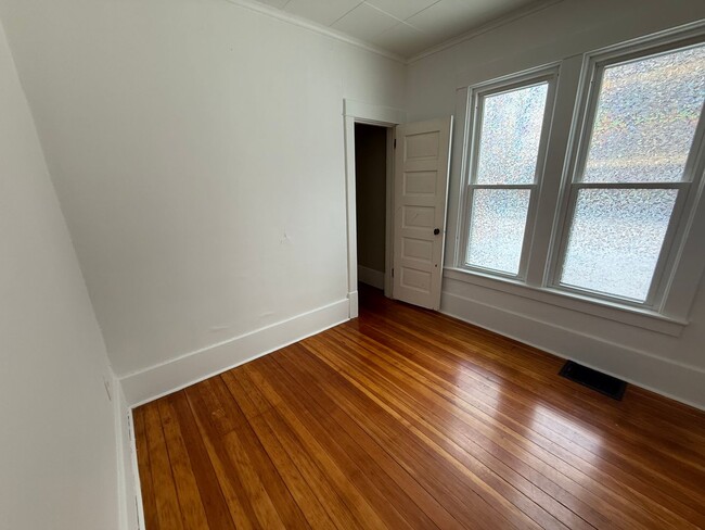 Building Photo - 1/2 OFF 1st MONTH'S RENT - Cozy Home w/ La...