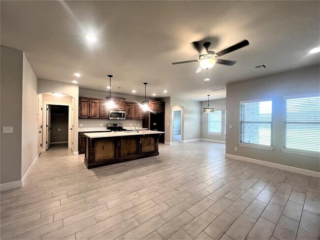 Building Photo - 10012 Glover River Dr