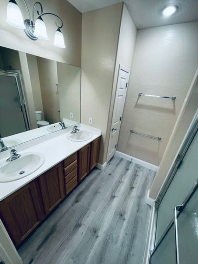 Building Photo - Charming 3 Bedroom in 55+ Solera, Laminate...