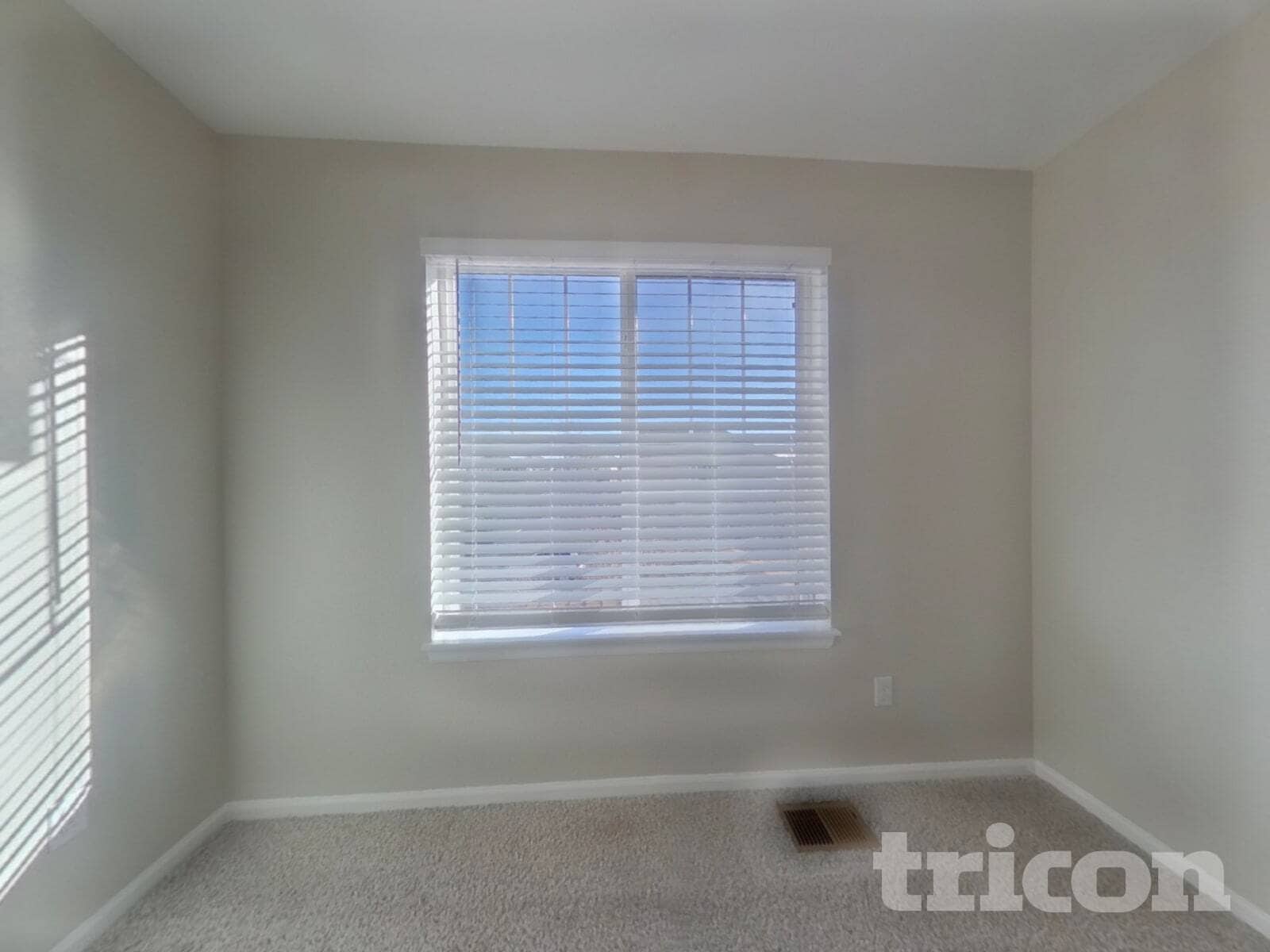 Building Photo - 7191 S Oak Hill Cir