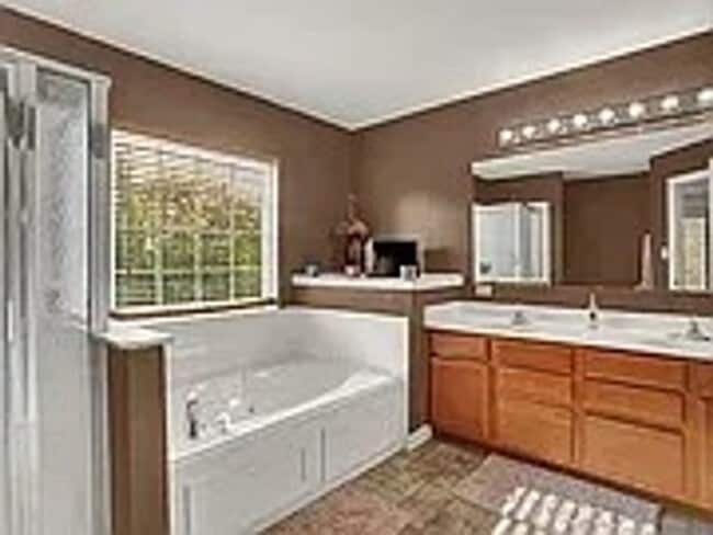 Building Photo - Beautiful 5 Bedroom Plainfield Home for Rent