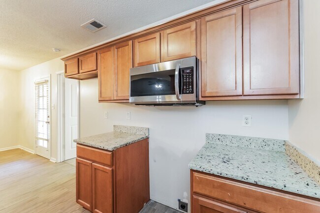 Building Photo - 9425 Darren Cir S