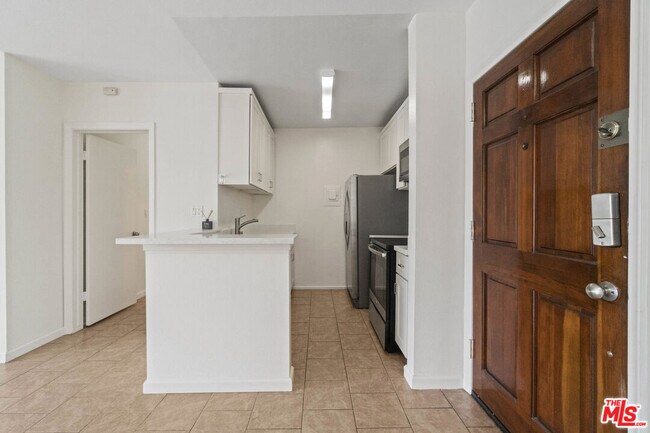 Building Photo - 18307 Burbank Blvd