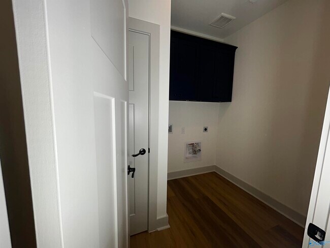 Building Photo - 209 Emma Harris Cir