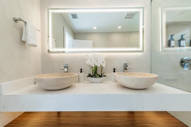 Building Photo - 616 NE 16th Terrace