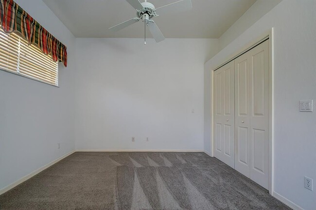 Building Photo - 5 Strawood Point