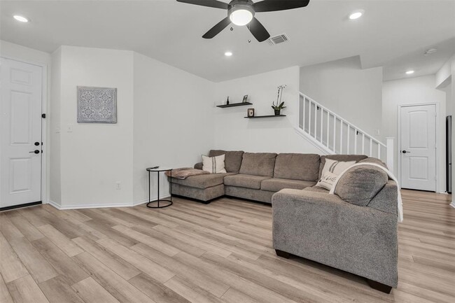 Building Photo - 116 Benmyrtle Trl
