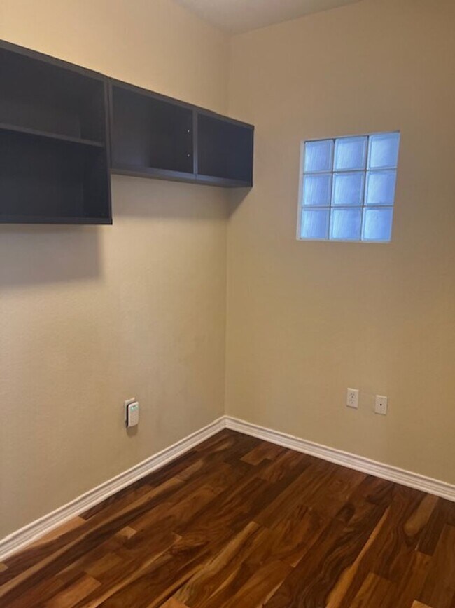 Building Photo - Beautiful 2 Bedroom 2 Bath condo in George...