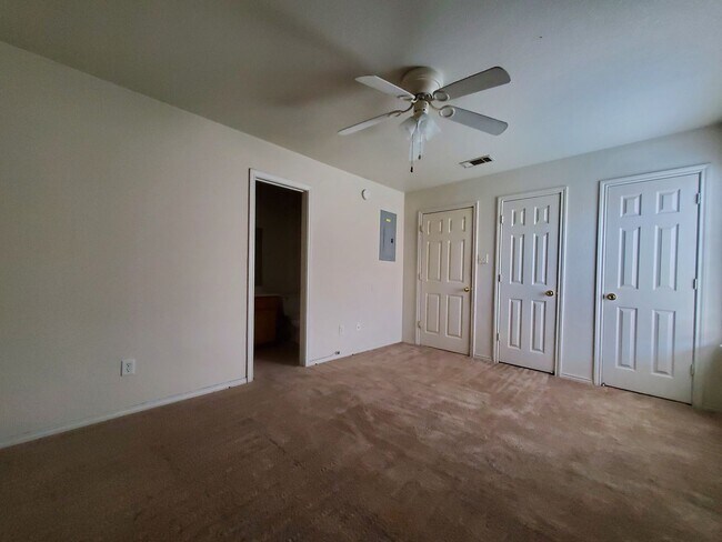 Building Photo - 3308 Hereford Ln