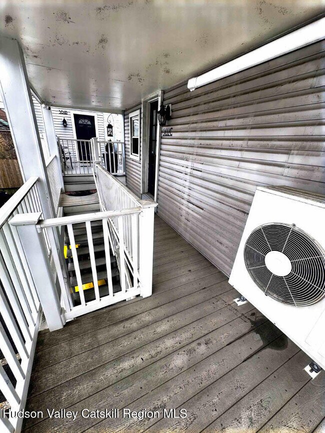 Building Photo - 502 Warren St