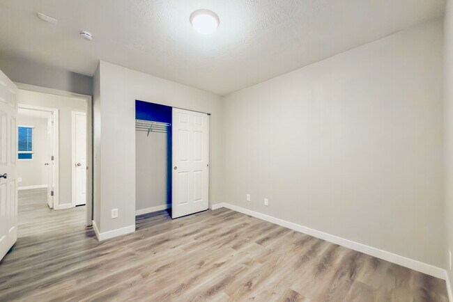 Building Photo - 1831 W Quarter Horse Ave