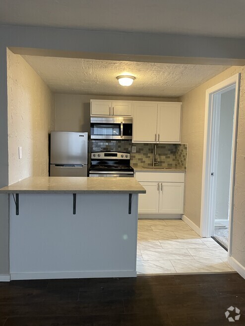 306 Craft Ave Unit 8 - Hudson Oakland