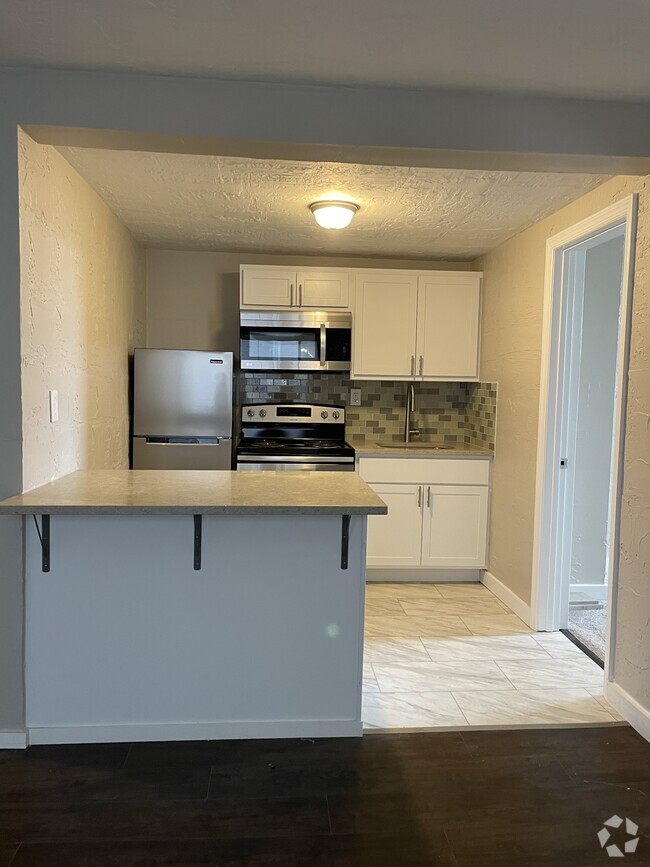 306 Craft Ave Unit 8 - Hudson Oakland