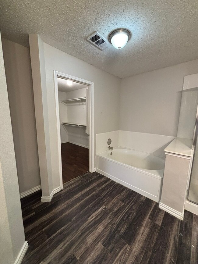 Building Photo - Charming 4 bed, 3 bath house for rent in w...