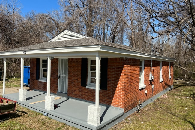 Primary Photo - 432 W Peebles Rd