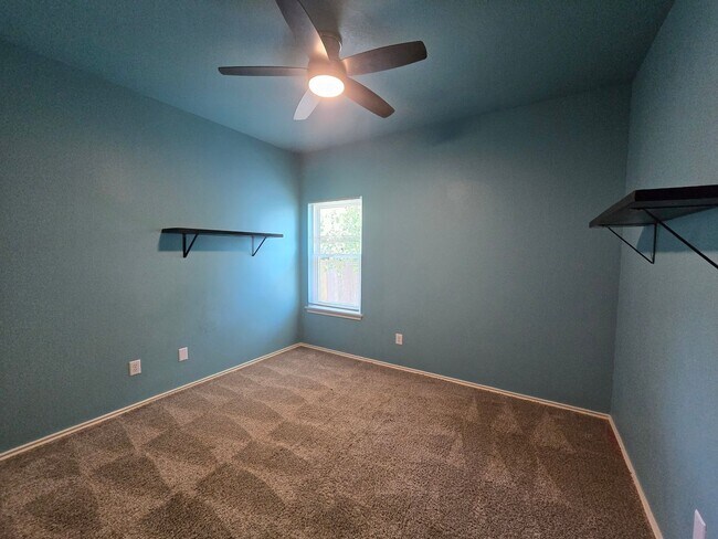 Building Photo - Charming Single Story 4bed 2 bath home in ...