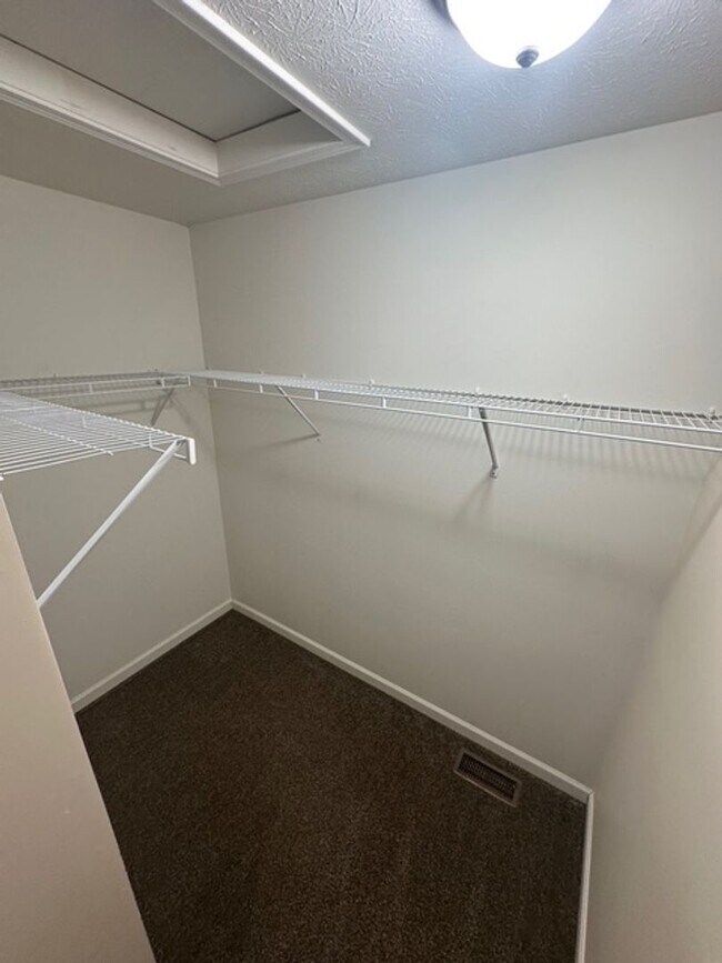 Building Photo - 4 Kings Way