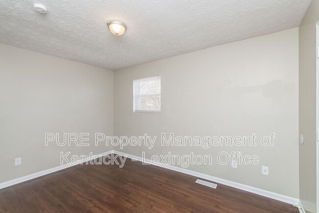 Building Photo - 209 Landings Dr