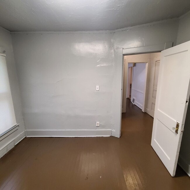 Building Photo - 2549 Highland St