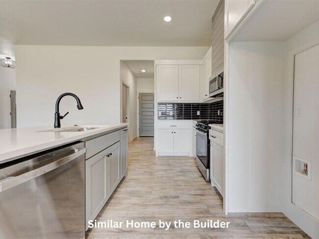 Building Photo - Move-In Ready! 4-Bed Home in Mustang