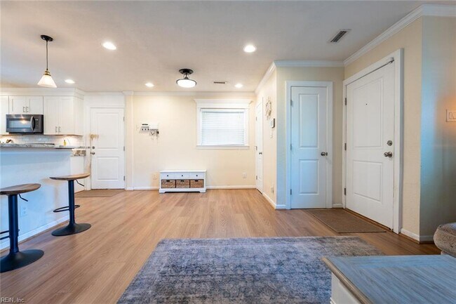 Building Photo - 820 Plainsman Ct