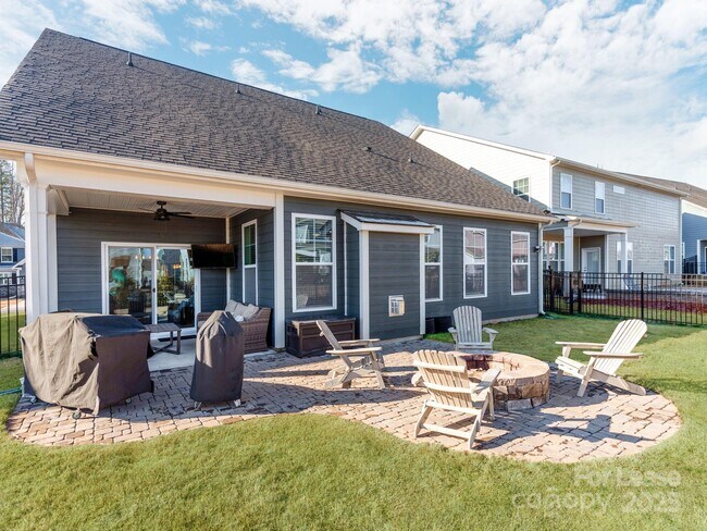 Building Photo - 1063 Thoroughbred Dr.