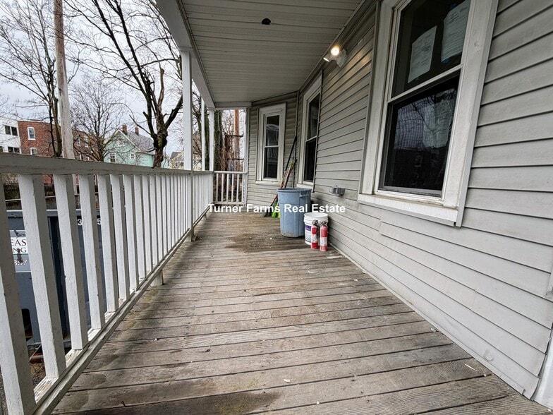 Building Photo - 5 Lowell Cir