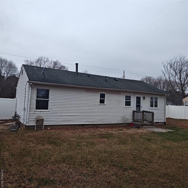 Building Photo - 909 Provost Ave