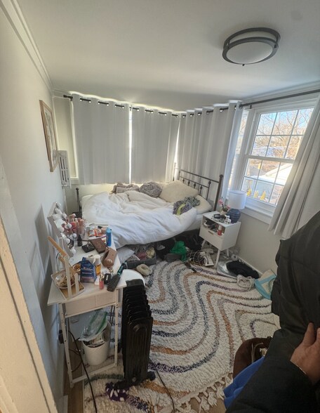 Building Photo - 1121 Leonard Pl