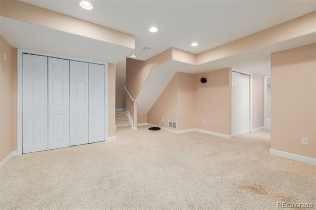 Building Photo - 9688 Queenscliffe Dr