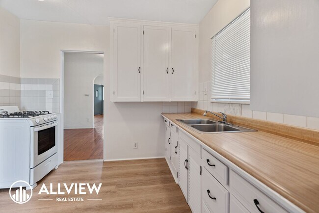 Building Photo - Charming 3 Bedroom 1 Bath Costa Mesa Bungalow