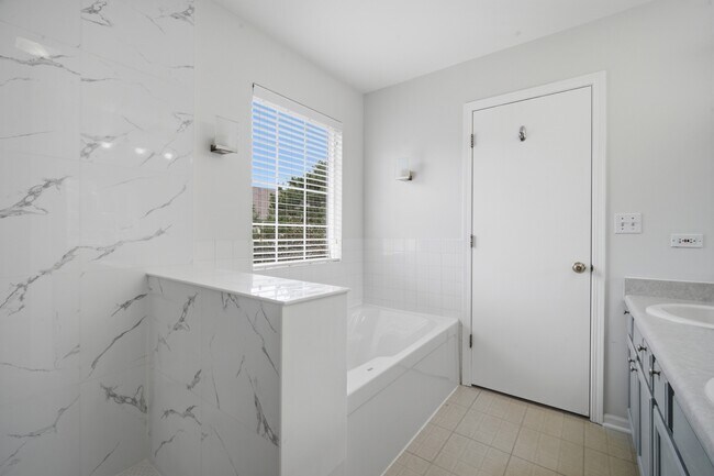 Building Photo - 611 Lakeridge Ct
