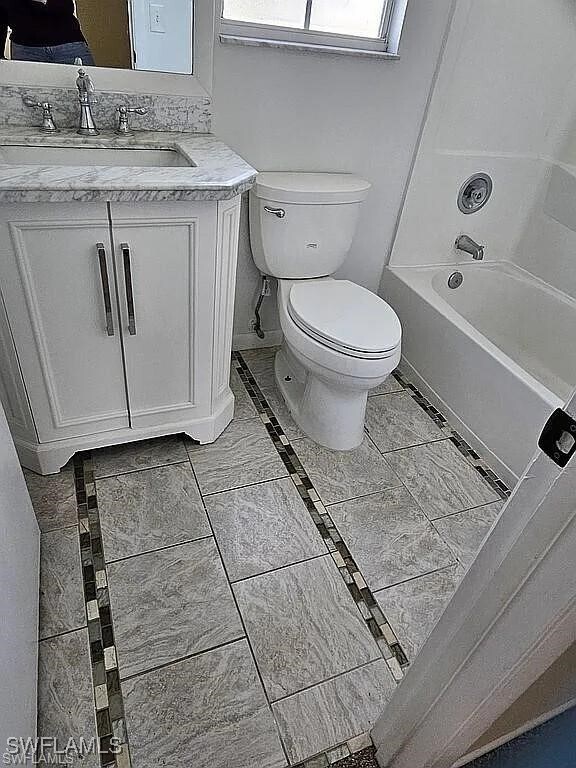 Building Photo - 6123 Lakefront Dr