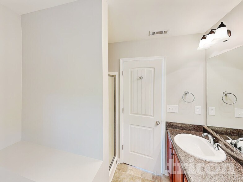 Building Photo - 94 Jackson Farms Dr