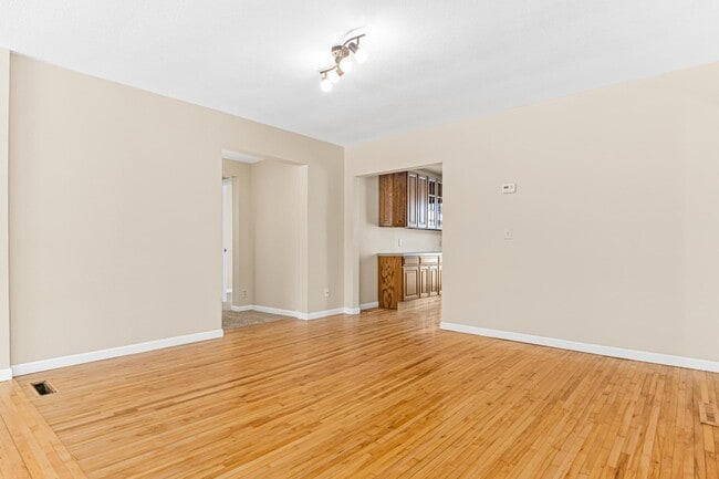 Building Photo - 701-35 Wisconsin Ave