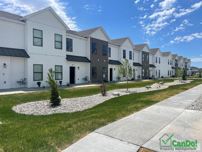 Building Photo - BEAUTIFUL 4 BEDROOM TOWNHOME for rent (or Rent-to-Own) in Ammon w/ 2 Car Garage! Deposit-Free Lea...