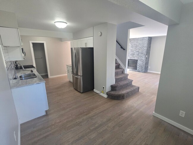 Building Photo - 3-bedroom, 2.5 bathroom home across the street from Twin Lakes