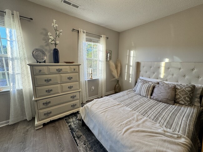 Building Photo - 5006 Banister Loop