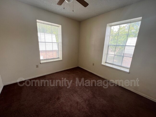 Building Photo - 680 Sharp Ln