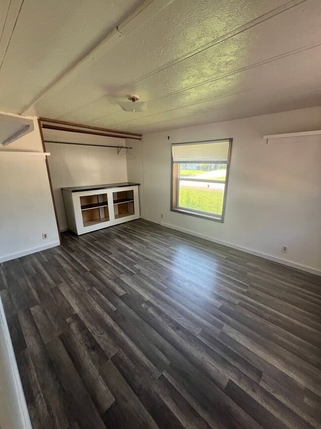 Building Photo - Click the “Apply Now” button or email wapmrentals@gmail.com for a prompt response.