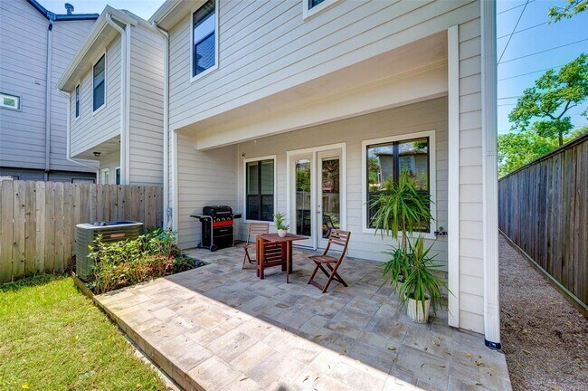 Building Photo - 1208 Peden St
